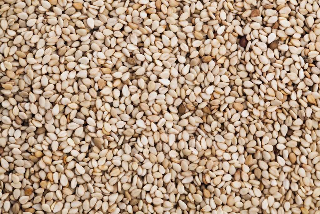 sesame seeds benefits | close up image of sesame seeds
