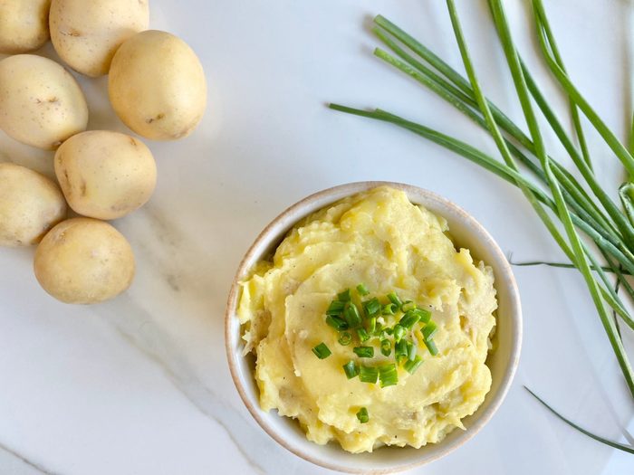 vegan mashed potatoes | mashed potatoes on a table