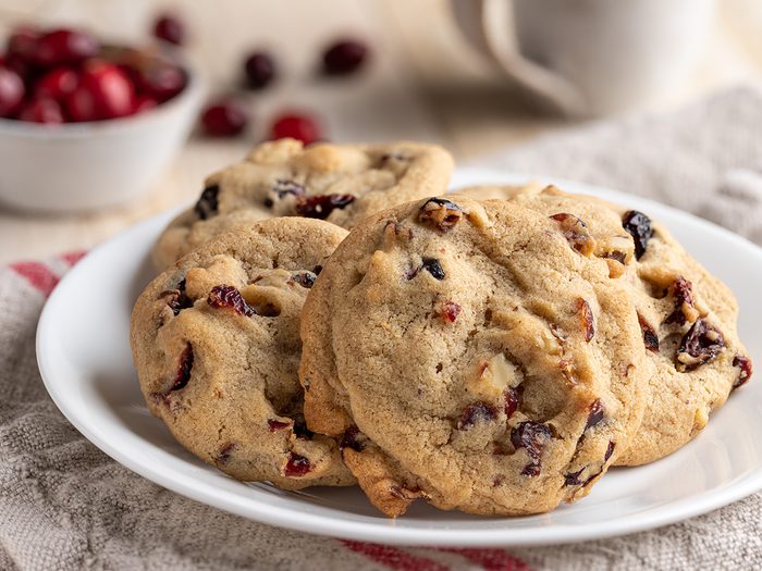 holiday cookie recipes | cranberry walnut cookies