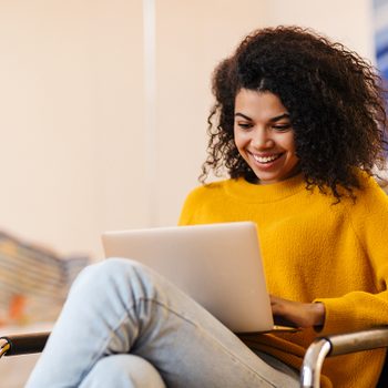 lessons learned from 2020 | woman looking at her laptop