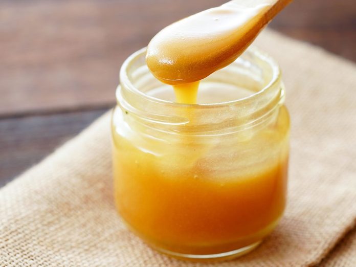 Manuka honey in mason jar.