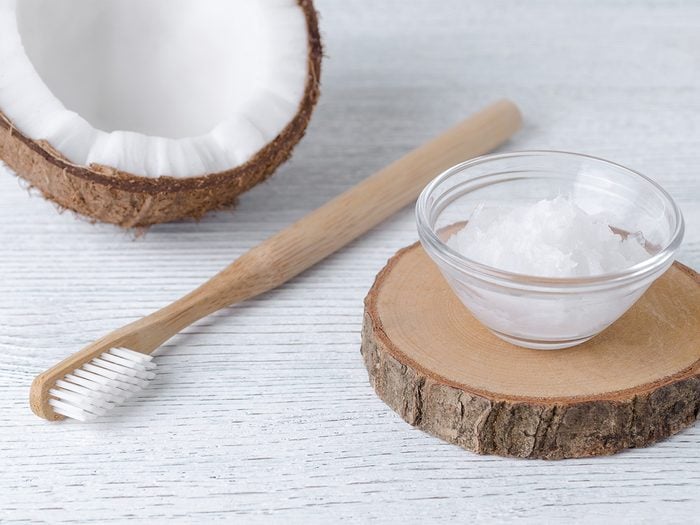 oil pulling for teeth | Coconut,oil,toothpaste,,natural,alternative,for,healthy,teeth,,wooden,toothbrush