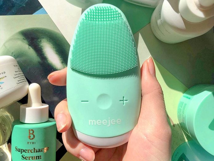 meejee | Facial Cleaning Brush