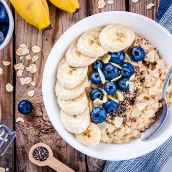 prebiotic foods | Breakfast Oatmeal With Bananas Blueberries Chia Seeds And Almonds