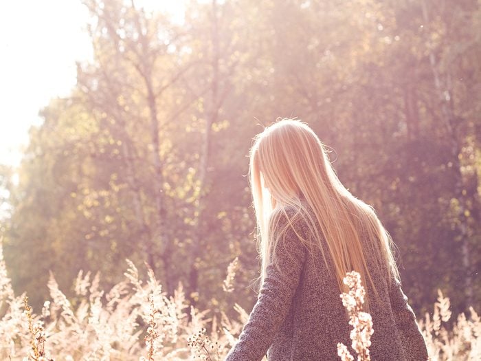 Pretty,fresh,blonde,young,woman,walking,outdoors,in,the,sun