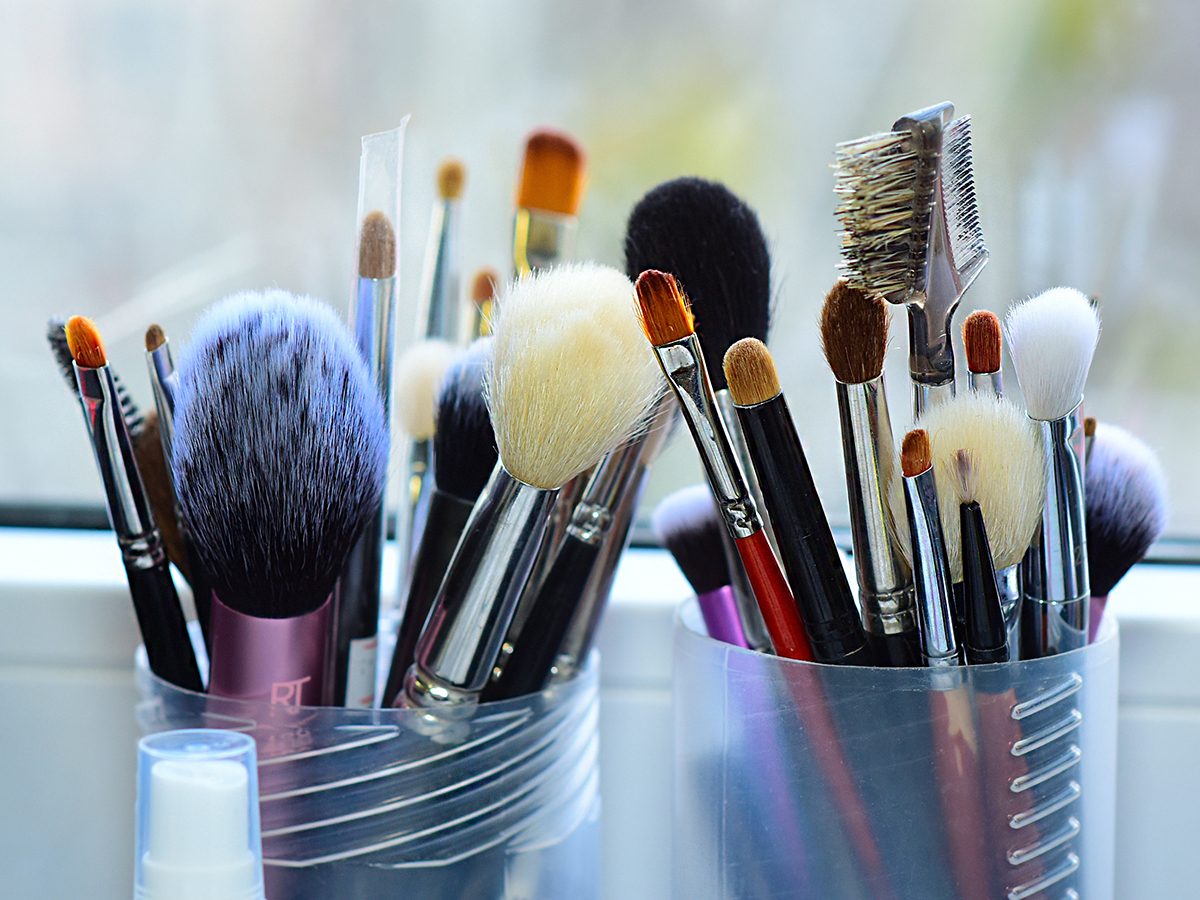 The 8 Best Makeup Brushes, According to an Expert