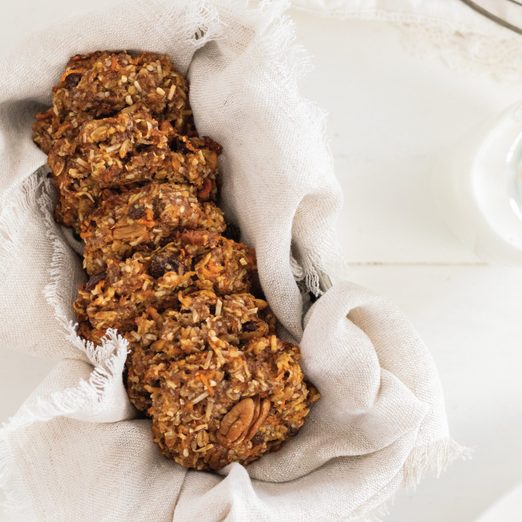 A Carrot Cake-Flavoured Breakfast Cookie That’s Surprisingly Healthy