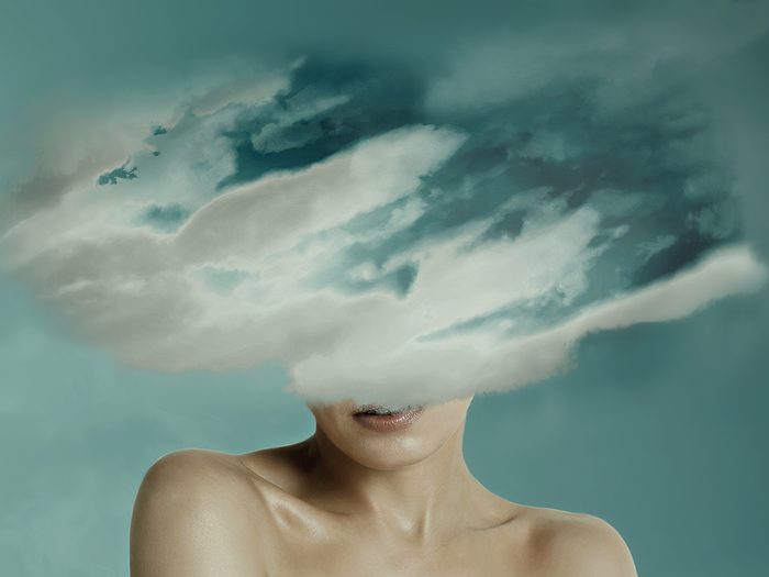 covid,brain,fog,Woman,head,hidden,by,soft,cloud,on,blue,background,,mental