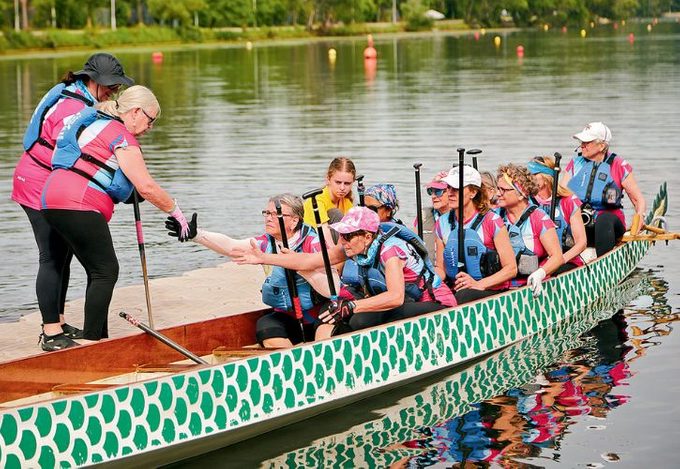 Women on a dragon boat in the lake 