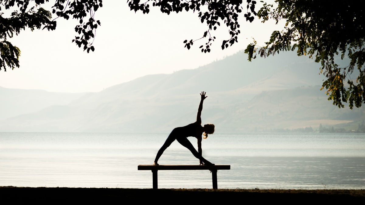 The Beginner’s Guide To SUP Yoga – Brenda Lowe Shares What ...